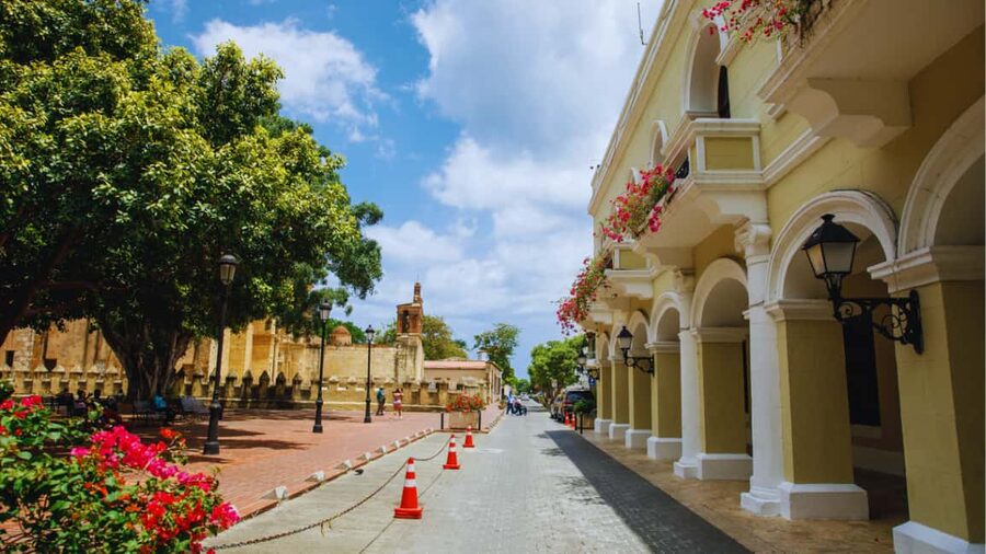 Punta Cana: Experience the essence of Santo Domingo with lunch and the Colonial Zone - Entering the Colonial Zone through Calle de Las Damas