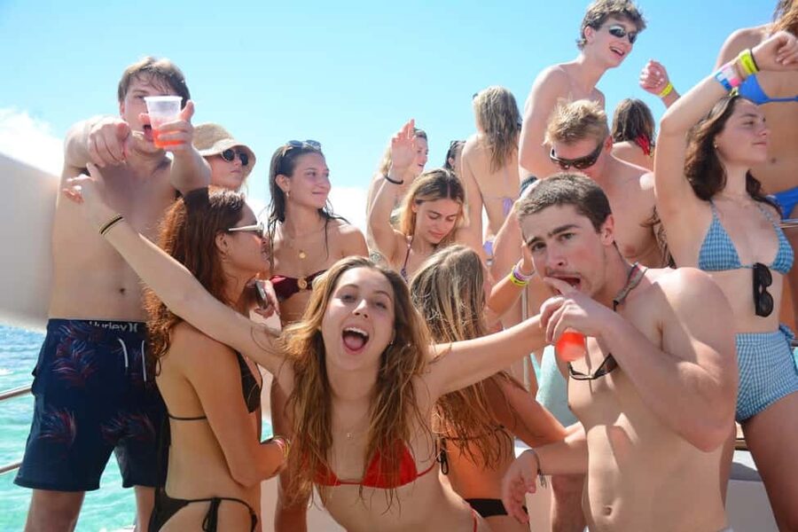 Punta Cana: Hip Hop Party Cruise w/Open Bar (Adults Only) - The 30-minute coastal ride after snorkeling