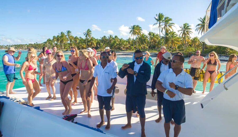Punta Cana: Marinarium Snorkeling Cruise - The return ride brings music and dancing