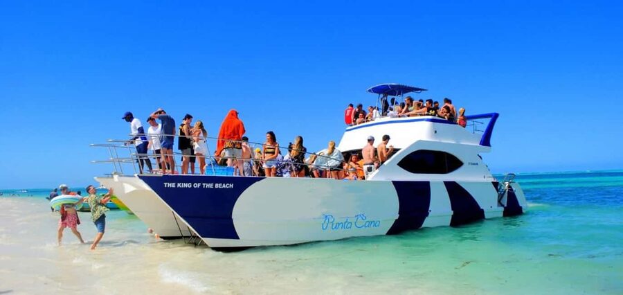 Punta Cana: Party Boat with snorkel and open bar included - Snorkeling at the coral reef