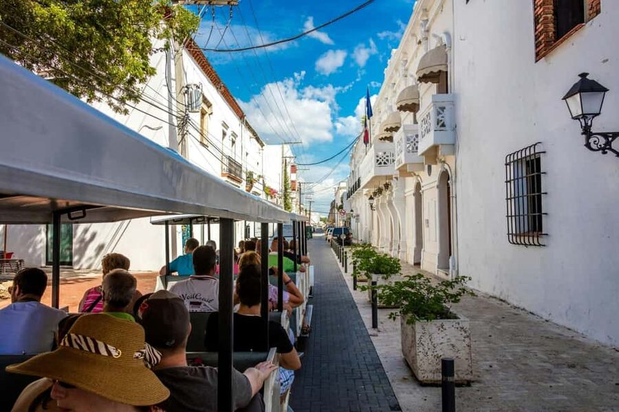 Punta Cana: Santo Domingo City Tour with Lunch - Alcázar de Colón and the limits of a passing view
