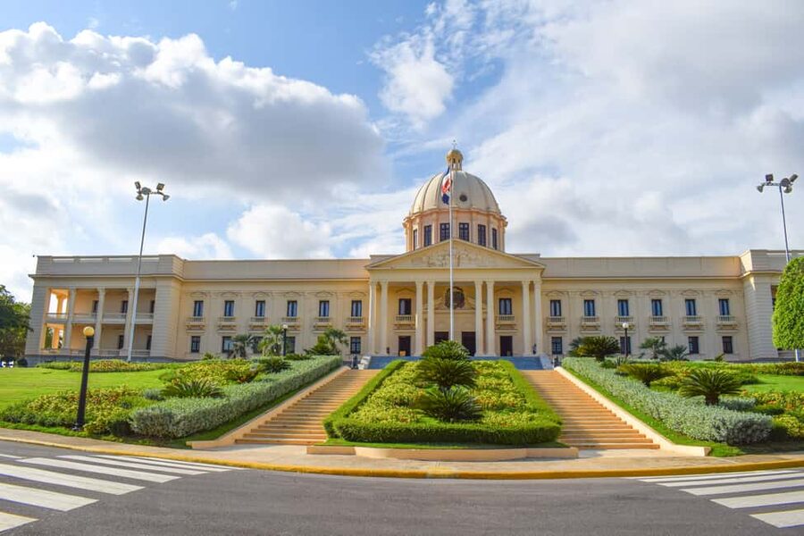 Punta Cana: Santo Domingo Day Trip with Tickets and Lunch - A fast look at Santo Domingo’s major monuments