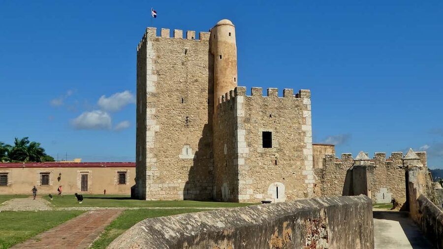Punta Cana: Santo Domingo Private Day Trip - Dominican lunch, buffet food, and a realistic value check