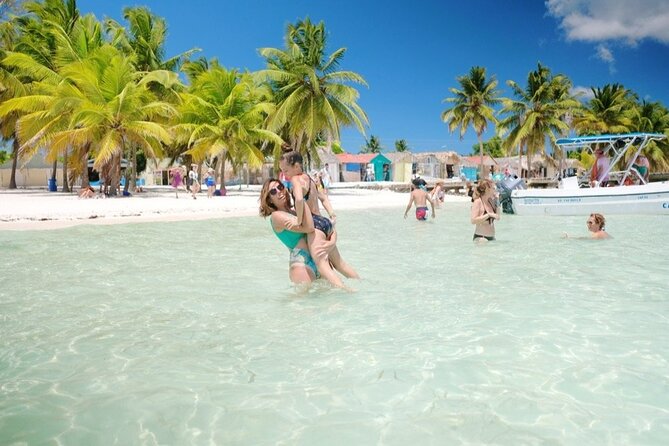 Punta Cana: Saona Island Catamaran Open Bar / Food Hotel Pickup - Speedboat or catamaran to the natural pool