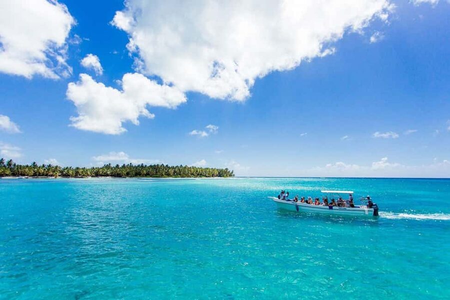Punta Cana: Saona Island Full-Day Open Bar, Lunch & Transfer - Dominican lunch and the open bar