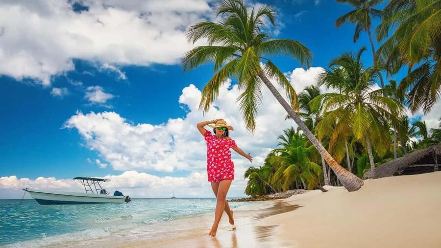 Punta Cana: Saona Island Speedboat and Catamaran Tour - Swimming at the Blue Lagoon and Natural Pool