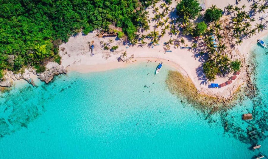 Punta Cana: Saona Island Tour with Lunch and Drinks - Speedboat, Blue Lagoon, and the sea-star stop
