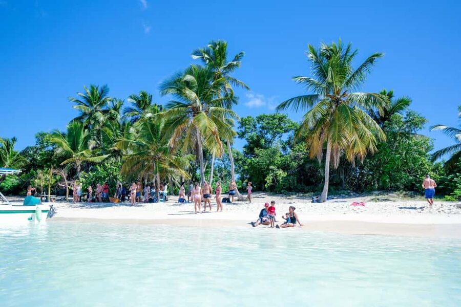 Punta Cana: Saona Island VIP 4 first-class beach and sunset - Canto de la Playa offers the quiet beach break