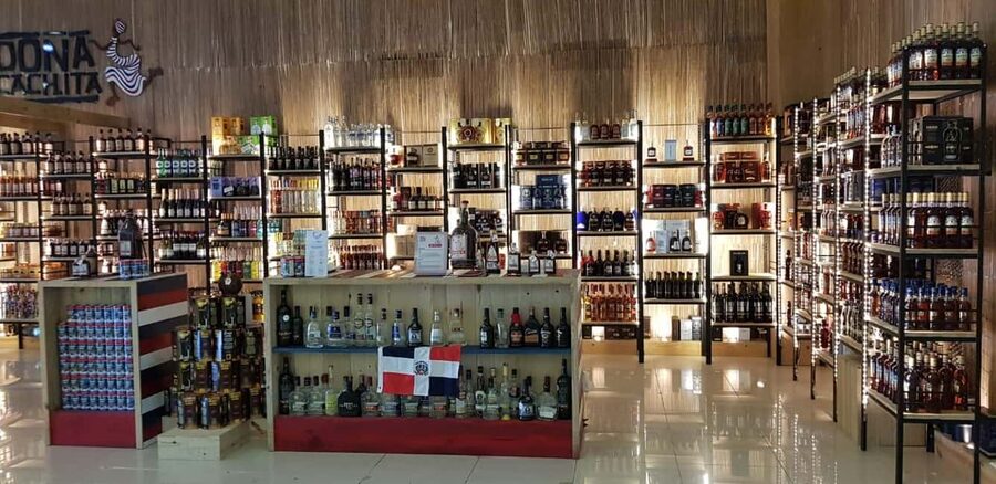 Punta Cana: Shopping Tour with Hotel Pickup and Drop-Off - Arriving at the plaza