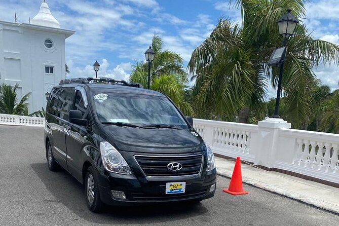 Punta Cana: Transportation from Punta Cana airport or hotel - Meeting your driver at Punta Cana Airport