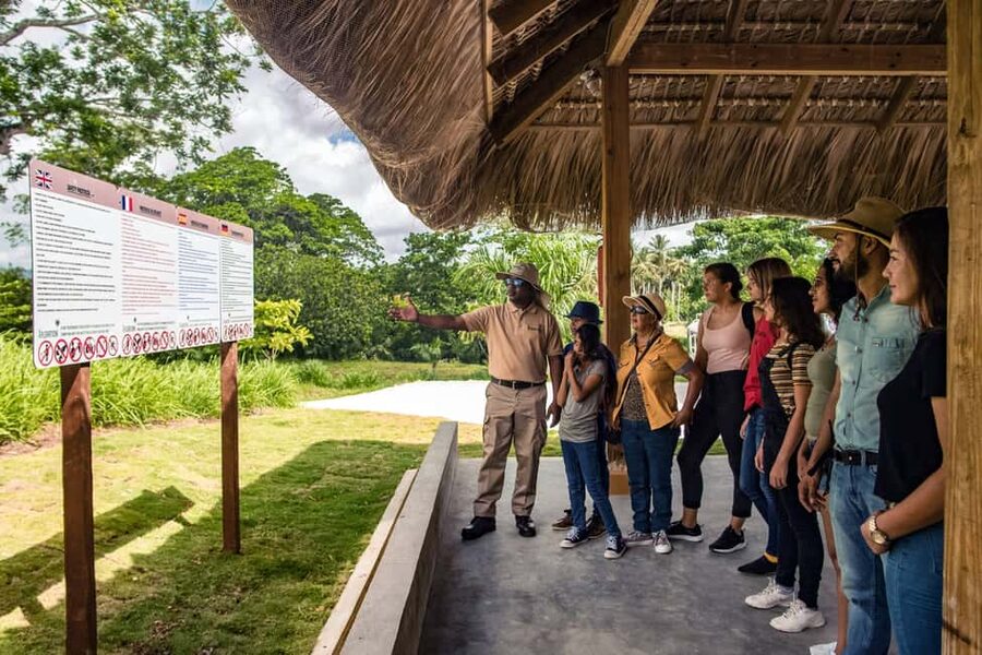 Punta Cana: Xploration Animal Park Bus Tour with Encounters - Horse riding for beginners and returning riders