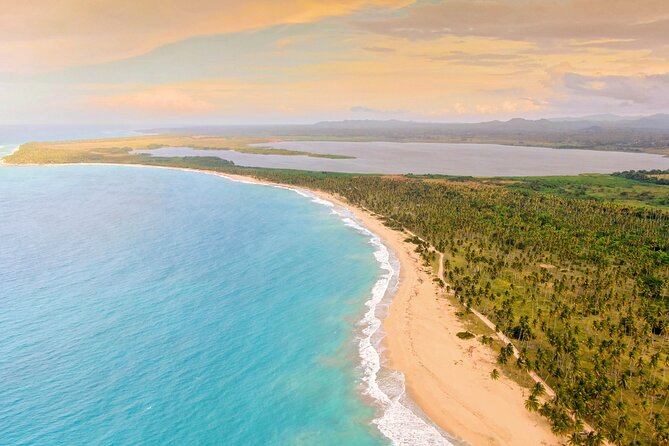 Round Mountain + Beach + Horse + Lunch - Lunch with a Dominican flavor