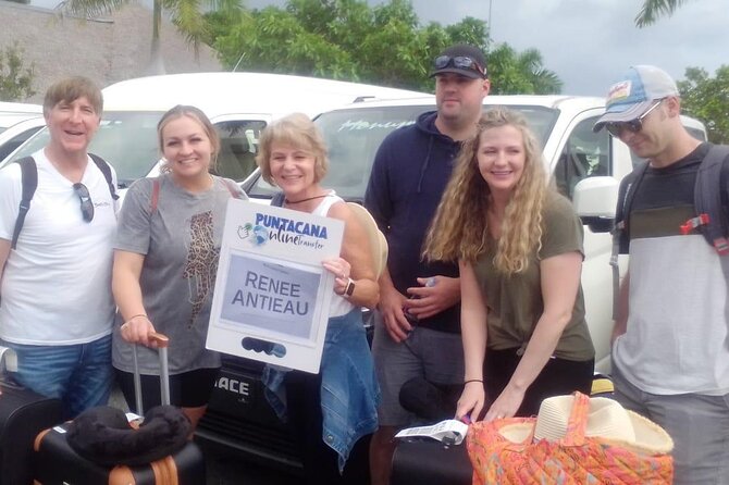 RoundTrip private transfers from punta cana to uvero alto área - A simple airport arrival in Punta Cana