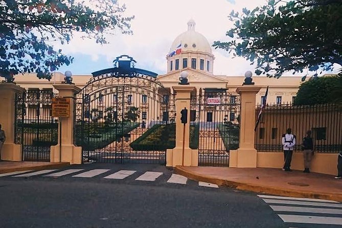 Santo Domingo City Tour: History of the Caribbean - Shopping stops and the part that can test your patience