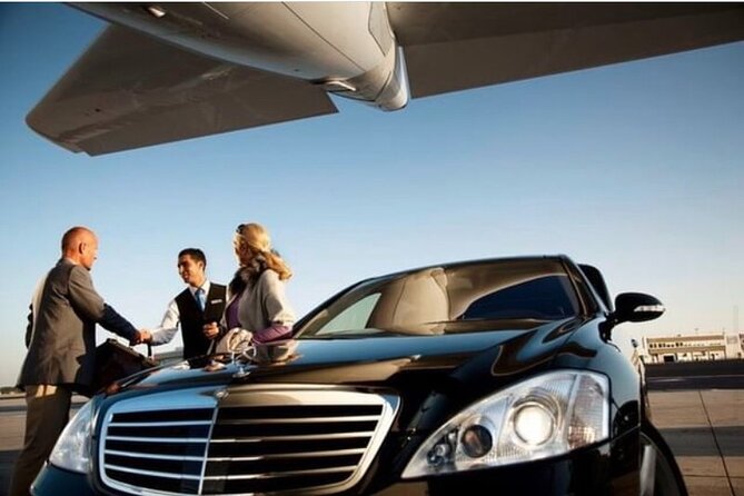 Santo Domingo Elite Transport: Premier and Stylish Car Services. - Meeting your driver at the airport
