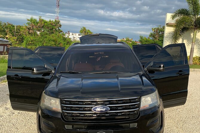Santo Domingo Elite Transport: Premier and Stylish Car Services. - Hotel lobby pickup and the start of the ride