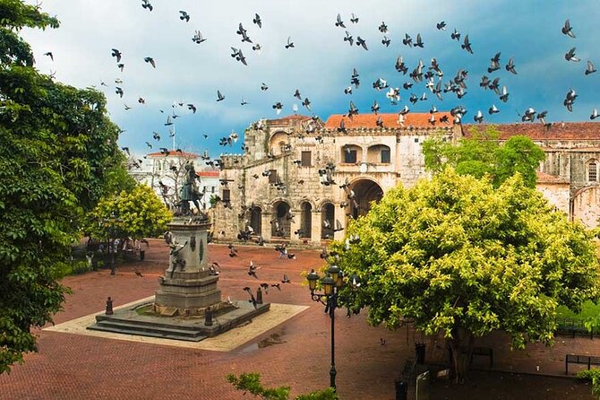 Santo Domingo Full Day Tour with Lunch and Cultural Insights - Shopping for crafts and seeing daily life