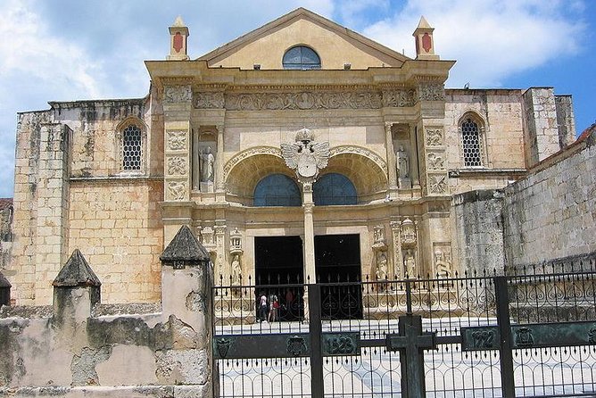 Santo Domingo Sightseeing Tour - Columbus Lighthouse: a modern monument with a grand purpose