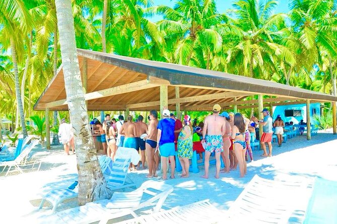 Saona Island Adventure: Natural Pool & All-Inclusive Drinks - Group size, service, and the practical details