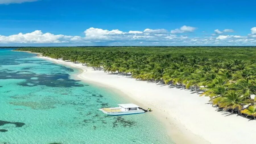 Saona Island All Inclusive Tour - Speedboat or catamaran: two very different rides