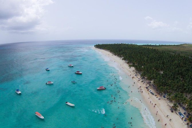Saona Island Excursion by Catamaran and Speedboat - Reaching Saona Island’s beach