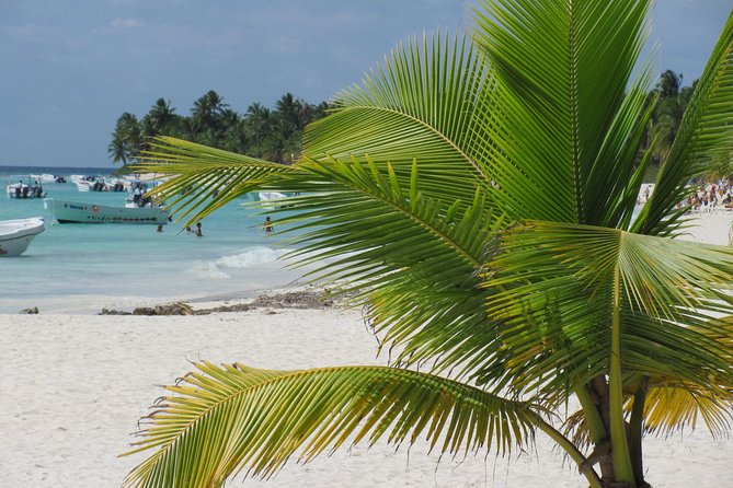 Saona Island small group and relax - luxury catamaran - Leaving Bayahibe aboard the Quetzal
