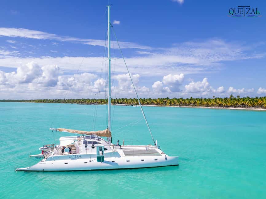 Saona island - Small group tour - Luxury catamaran - Why Quetzal makes Saona feel different