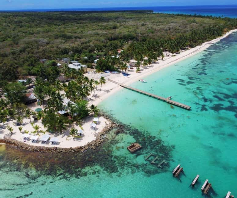 Saona island - Small group tour - Luxury catamaran - A quieter Saona beach for 90 minutes