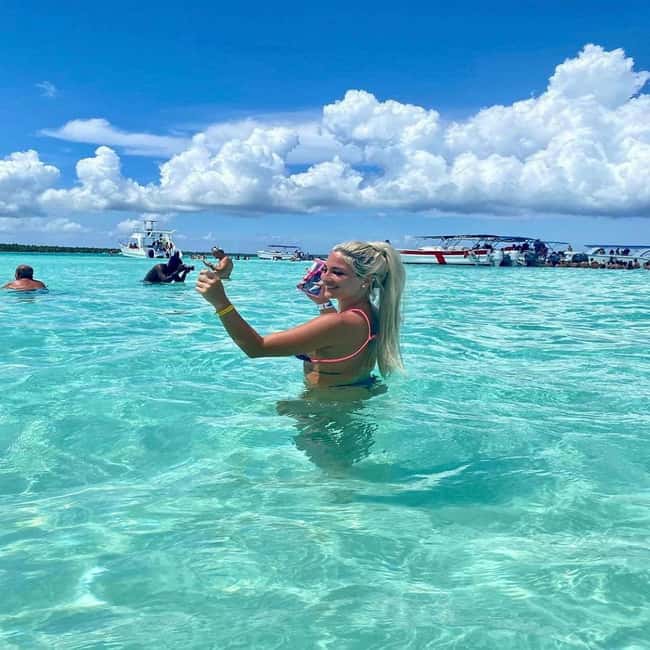 Saona Island Tour All Inclusive Speedboat and Catamaran - The guide, languages, and group rhythm