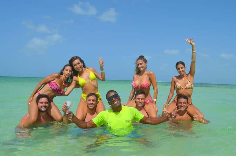 Saona Special Tour: 4 Beaches with Canto from Punta Cana - Group size, guides, and the daily rhythm