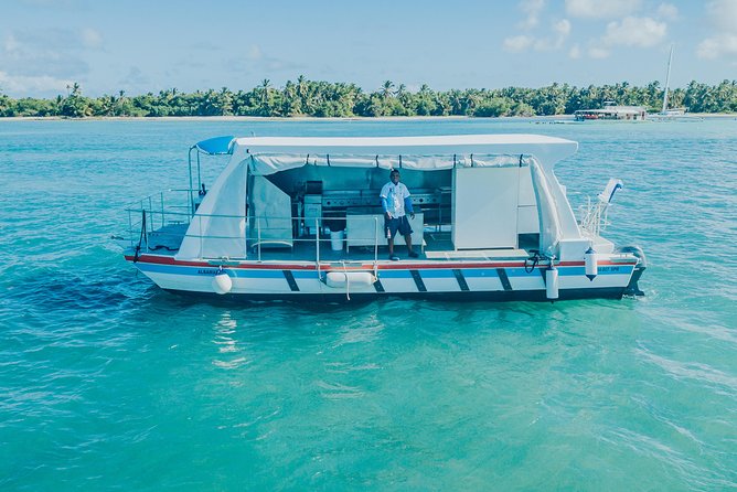 Snorkel Lovers for All Ages & Premium Seafood Lunch in Punta Cana - A snorkeling trip with a conservation lesson