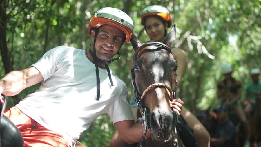 Swim Horse fom Punta Cana - Riding through the tropical forest