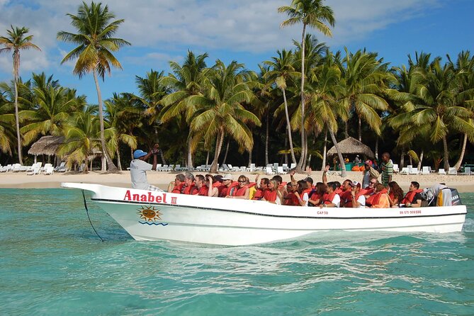 Tour to Isla Saona From Punta Cana with Transportation and Lunch - Lunch under the palms