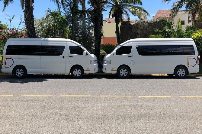 Transfer from Punta Cana Airport to Punta Cana & Bavaro - Water, Wi-Fi, and baby seats