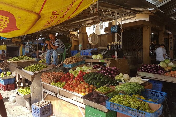 Tropical Escape Tour - Walking the central market