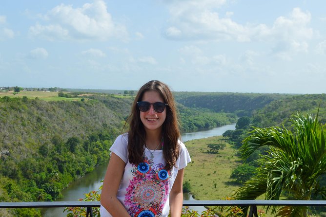 Visit To Altos de Chavón - Refreshments and the service details to confirm