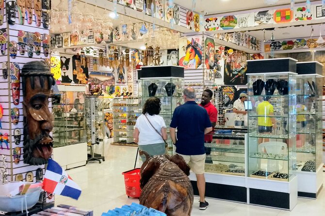 World Mart Souvenirs Store - Free Pick-up / Drop-off - Pickup, arrival, and the first part of the visit