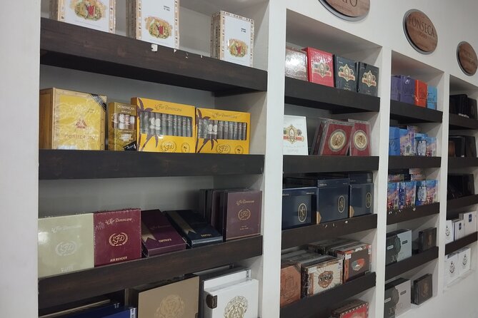World Mart Souvenirs Store - Guided Tour - What the three-hour visit is really about