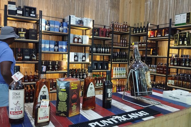World Mart Souvenirs Store - Guided Tour - Why the guide matters in a shopping tour