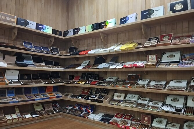 World Mart Souvenirs Store - Guided Tour - The mud warning deserves attention